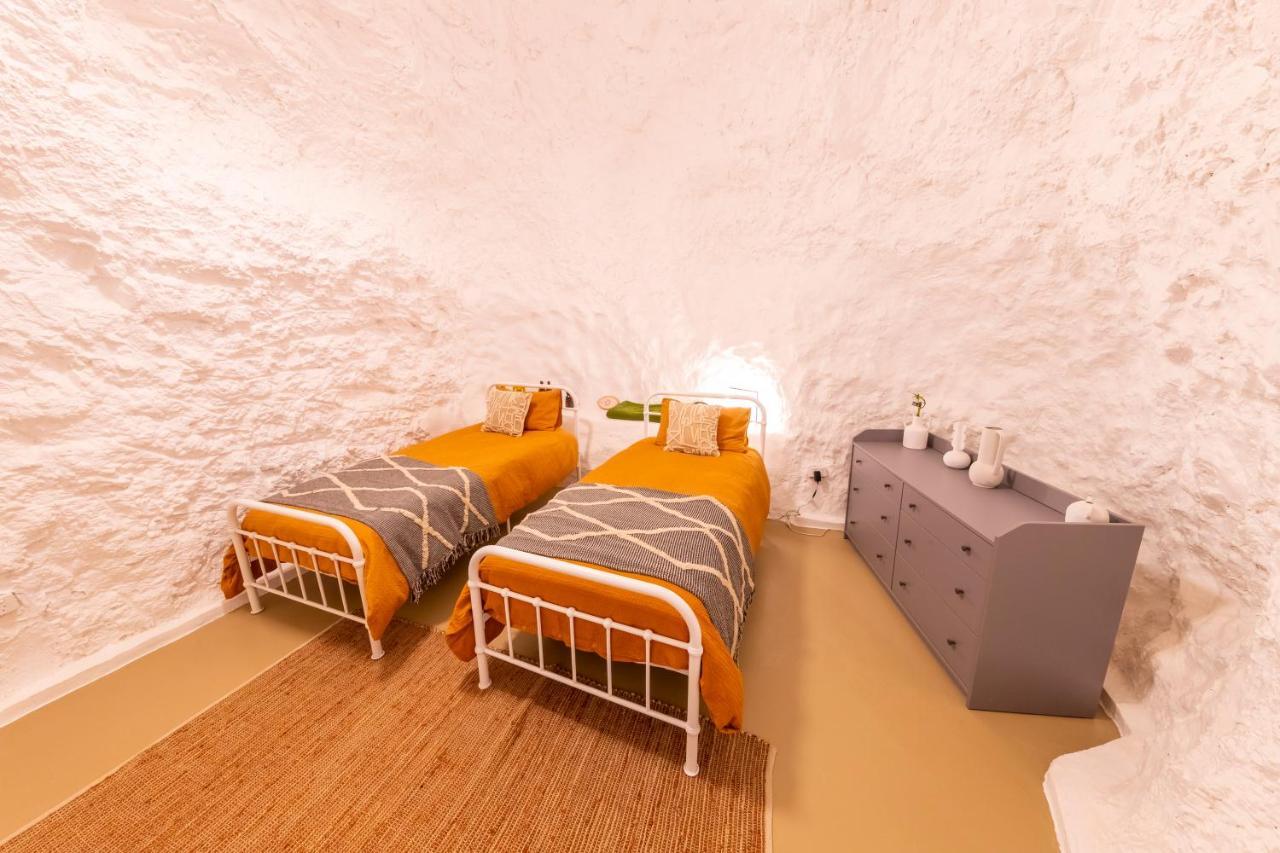White Cliffs Accommodation -Daybreak Dugout - Unique Cave House Екстериор снимка