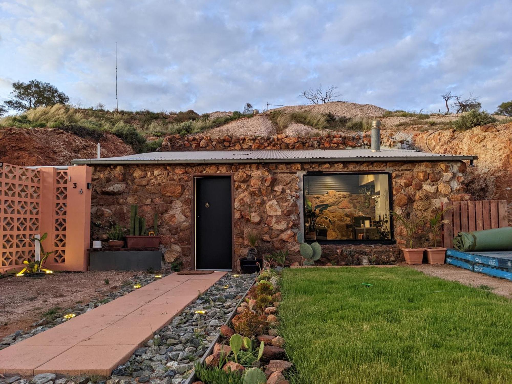 White Cliffs Accommodation -Daybreak Dugout - Unique Cave House Екстериор снимка